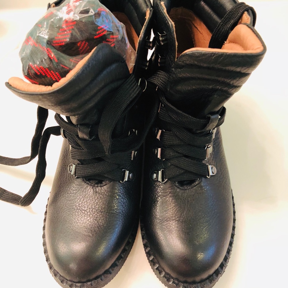 Must Gone!! -  Kenneth Cole Souls Boots New